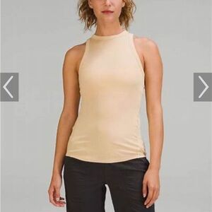 Women's Cream lululemon hold tight tank - size 8